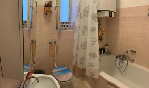Een badkamer bij Zentrales und großes gemütliches Zimmer in Stuttgart City