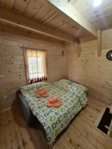 Ein Bett oder Betten in einem Zimmer der Unterkunft Log - cabin HOPE