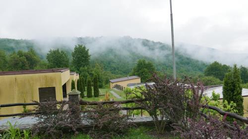 a view of a mountain with clouds in the sky at West Wood ApartHotel in Knyagynya