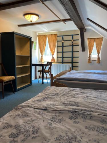 Postel nebo postele na pokoji v ubytování Vila Adélka - útulná chalupa v Krkonoších