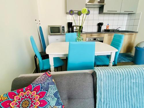 a living room with a couch and a table at Mon indépendant Wifi Parking Terrasse Un-Séjour-à-Part in Florange