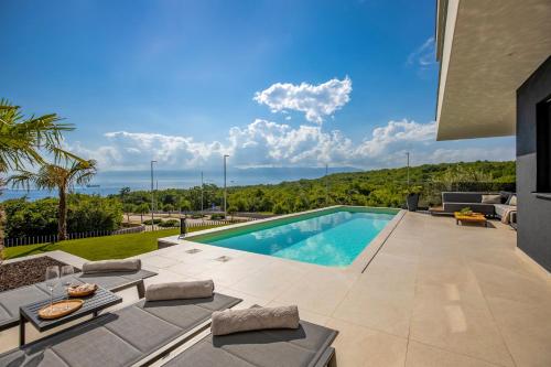 Fotografia z galérie ubytovania Villa Ameli Apartment with swimming pool v destinácii Rijeka