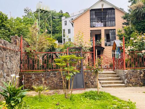Gallery image of Dato's GuestHouse in Makhinjauri