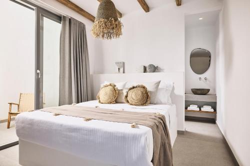 A bed or beds in a room at Niva Pool Suites