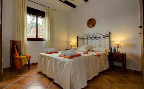 a bedroom with a bed with two towels on it at La Olgava in El Gastor