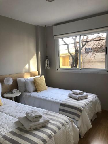 Postel nebo postele na pokoji v ubytování Departamento a estrenar barrio abasto Rosario