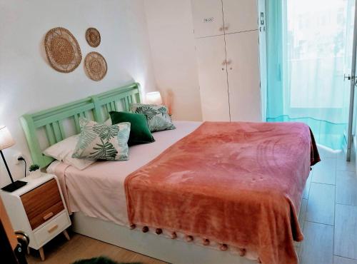 Un pat sau paturi într-o cameră la Apartamento Playa de Monte Gordo