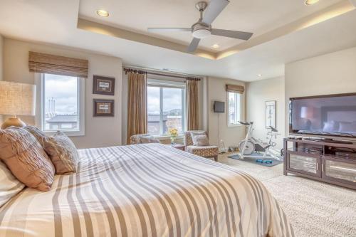a bedroom with a bed and a flat screen tv at Deschutes Landing at the Old Mill Riverfront - Meredith Lodging in Bend