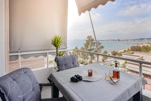 Promenade sea view Appt. Q. size bed & Sofa w/bed