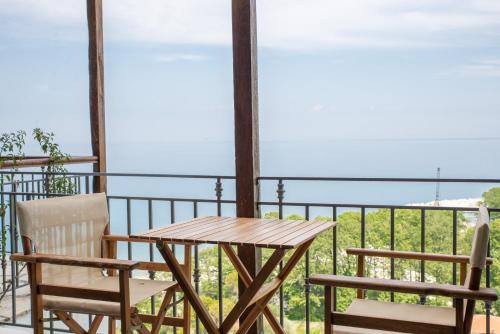 a table and chairs on a balcony with a view at Marabou Hotel Chorefto in Chorefto