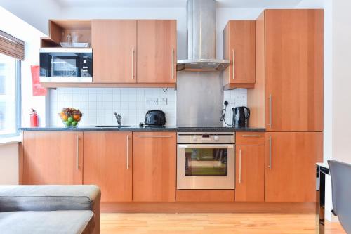 Nhà bếp/bếp nhỏ tại Royal London Apartments