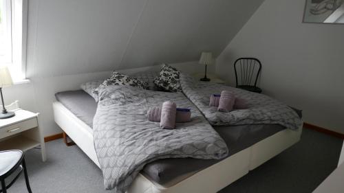 En eller flere senge i et værelse på Gård