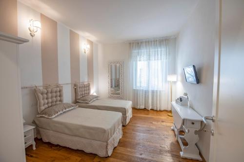 Cherubini Apartment by Mamo Florence