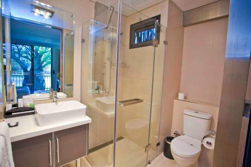 a bathroom with a shower and a toilet and a sink at Kings Park - Accommodation in Chinchilla