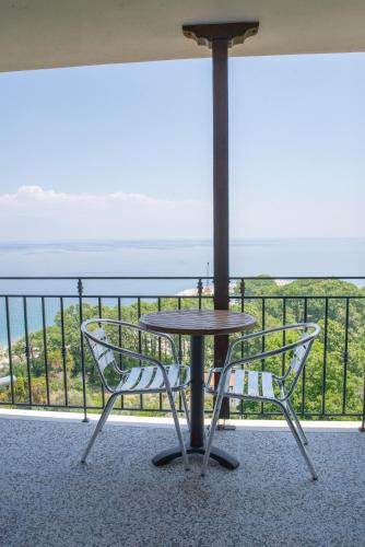 a table and chairs on a balcony with a view at Marabou Hotel Chorefto in Chorefto
