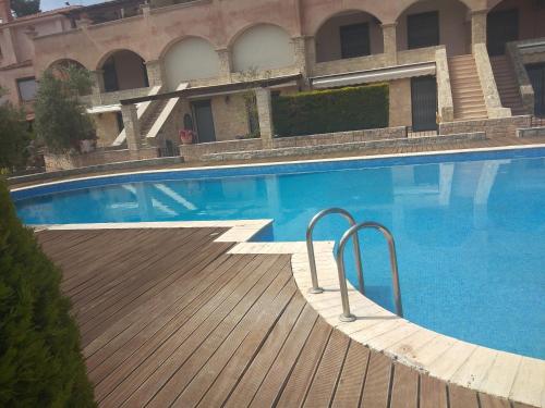 The swimming pool at or close to La luna house