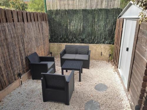 Photo de la galerie de l'établissement Charmant studio lumineux avec piscine CLIMATISATION, à Fréjus