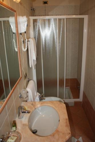 a bathroom with a sink and a shower at Albergo Ristorante Punta Dell'Est in Clusane sul Lago