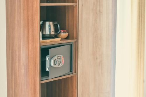 Příslušenství pro přípravu čaje a kávy v ubytování Hôtel Casa 49