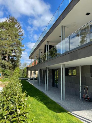 an external view of a building at Basalt Lodge am Lehnitzsee in Oranienburg
