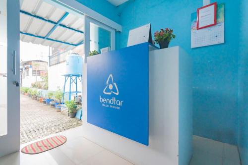 a blue wall with a sign that says barrelorate at RedDoorz Syariah At Jl Pangeran Hidayatullah Cianjur in Tjiandjur