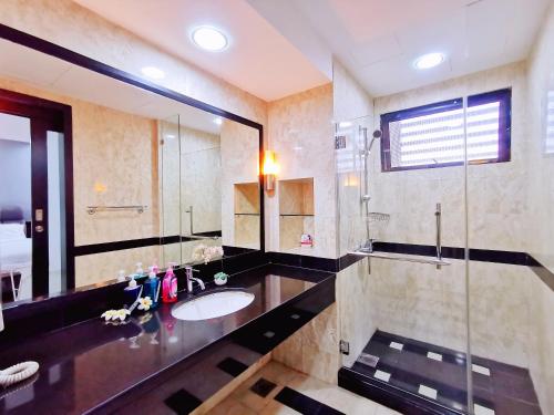 a bathroom with a sink and a shower at Amazing Resort Suite at Pulai Springs Resort in Johor Bahru