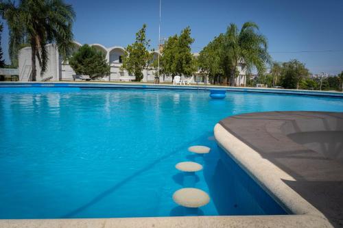 Piscina de la sau aproape de Hotel Posta del Sol Paraná