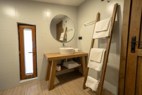 Bilik mandi di Zümrüt Çıralı Boutique Hotel