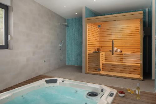 Fotografia z galérie ubytovania Luxury Villa IN with Heated Pool v destinácii Solin