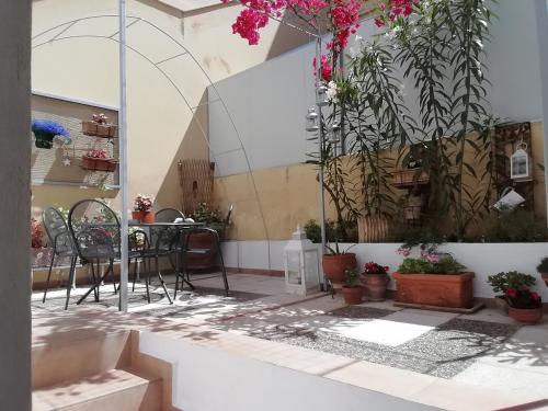 Amazing Semi-Basement Art Apartment easy walk to Nafplio centre
