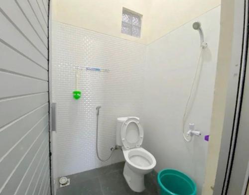Kúpeľňa v ubytovaní SPOT ON 91343 Kartika Guest House Syariah