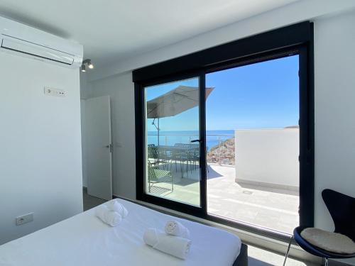 Postel nebo postele na pokoji v ubytování Penthouse Balcon del Mar Deluxe 3 Casasol