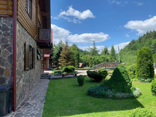 a garden outside a building with a grass yard at Готель Жди ня Єво instagram zhdenievo hotel in Zhdenievo