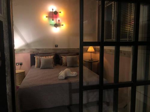 Amazing Semi-Basement Art Apartment easy walk to Nafplio centre