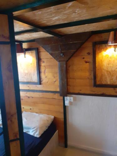a room with a bunk bed in a cabin at Porodicni apartman,Viktor cafee in Šabac