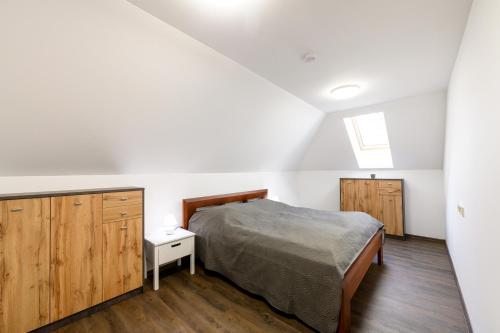 Posteľ alebo postele v izbe v ubytovaní Apartmány Závětří