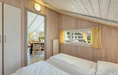 מיטה או מיטות בחדר ב-Poolhaus 2 In Hohendorf