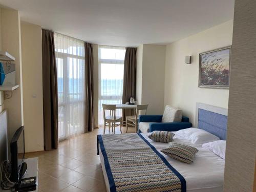 Postel nebo postele na pokoji v ubytování Royal Bay Resort & Aqua Park - All Inclusive and Free beach accsess