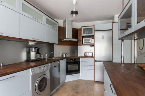 Photo de la galerie de l'établissement Upea remontoitu huoneisto Naantalin sydämessä, à Naantali