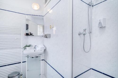 Ένα μπάνιο στο APT near OLD TOWN Prague by Michal&Friends