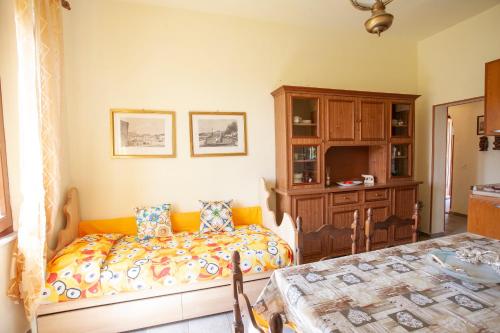 a bedroom with a bed and a cabinet at Casa del Duca - Goelba in San Giovanni