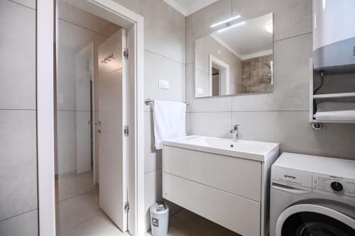 Kúpeľňa v ubytovaní Luxury Apartment Nina with sea view