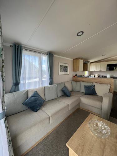 Η κουζίνα ή μικρή κουζίνα στο Sunnycott Caravan Park