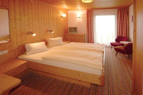 Кровать или кровати в номере Landhotel Kielhuberhof