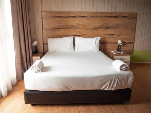 Una cama o camas en una habitación de Bangi Perdana Hotel