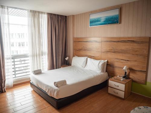 Una cama o camas en una habitación de Bangi Perdana Hotel