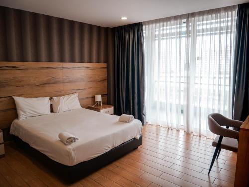 Una cama o camas en una habitación de Bangi Perdana Hotel