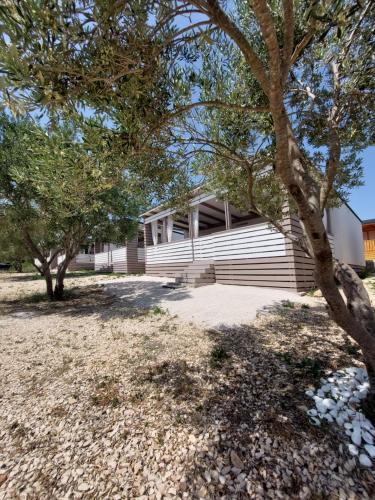 Gallery image of Mobile Home whit sea view LAVOJESA in Drage