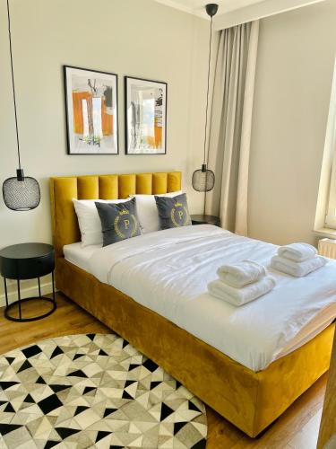 a bedroom with a large bed with towels on it at Apartament Warta Park Poznań - Basen Pool - Sauna - AC Klimatyzacja - Cost Free Parking - Pelikan - 24h check in in Poznań