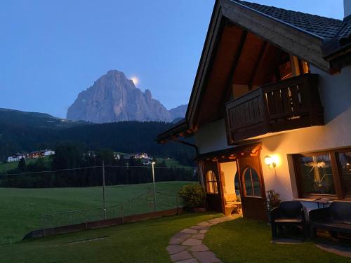 a house with a view of a mountain at Chalet Romy AP 3 in Pramauron